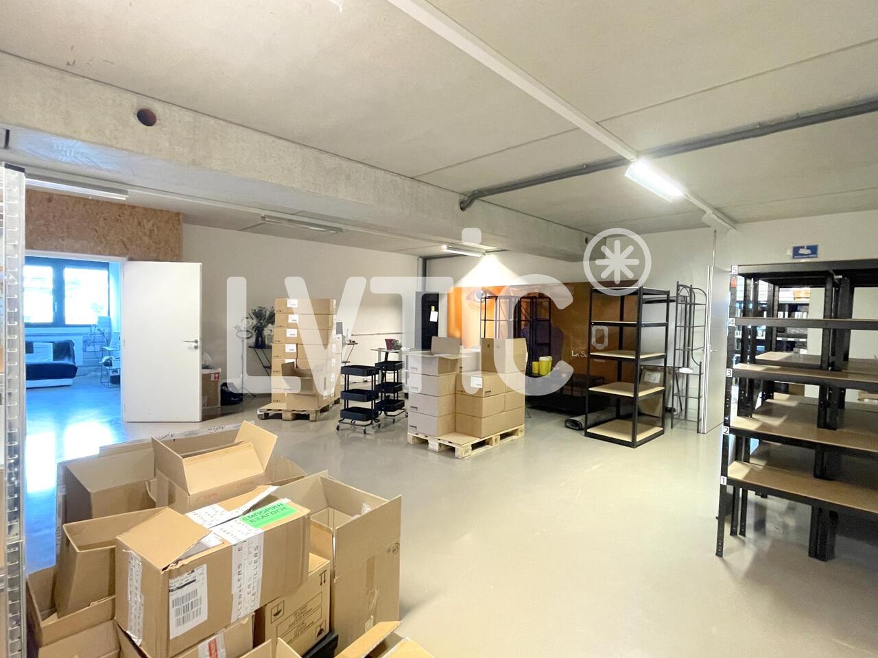330m² atelier, photo 3 of 9