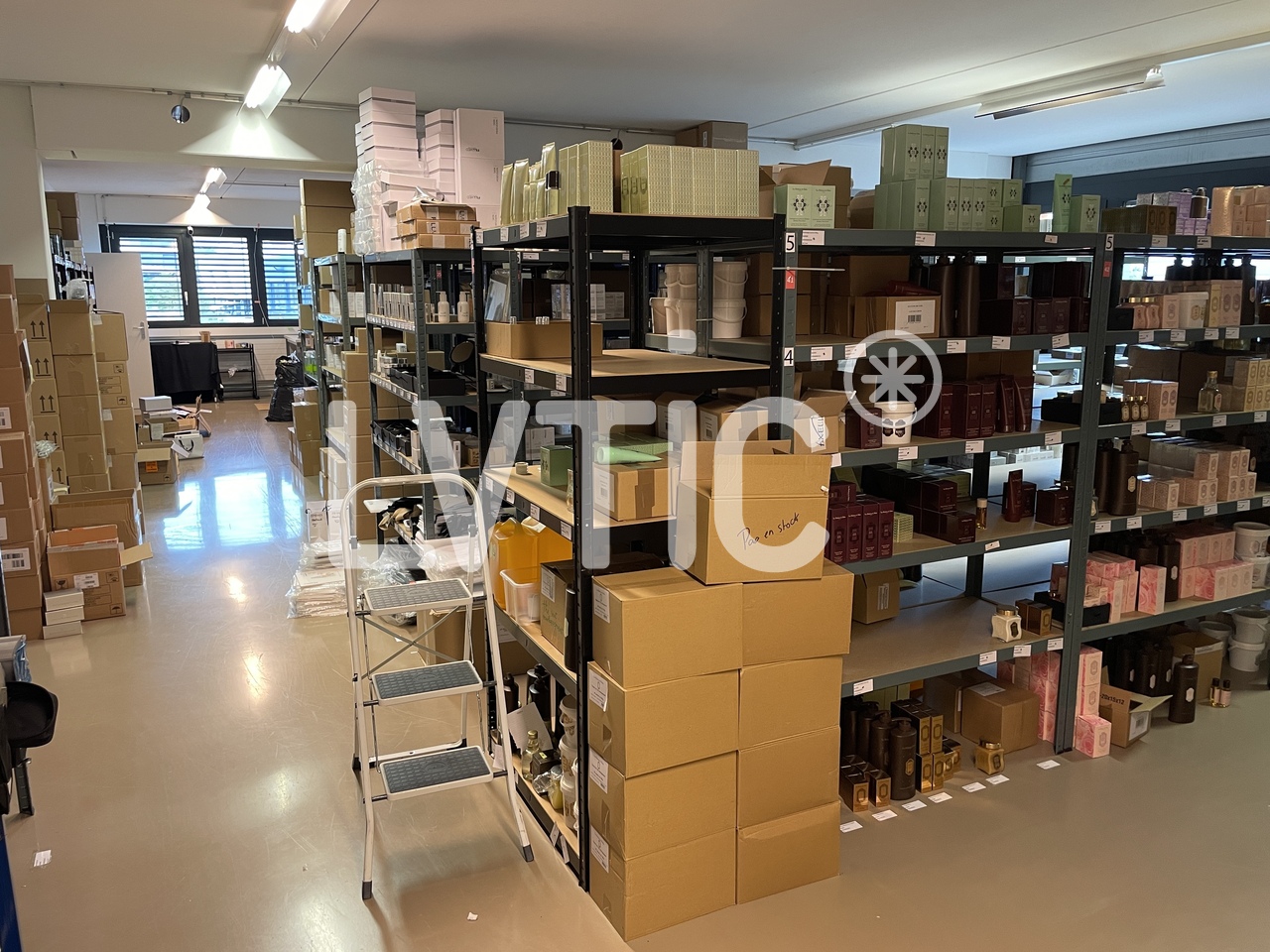 330m² atelier, photo 6 of 9