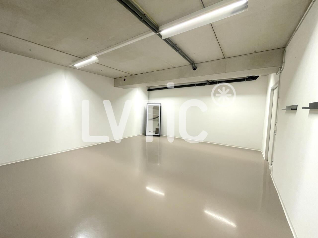 330m² atelier, photo 5 of 9