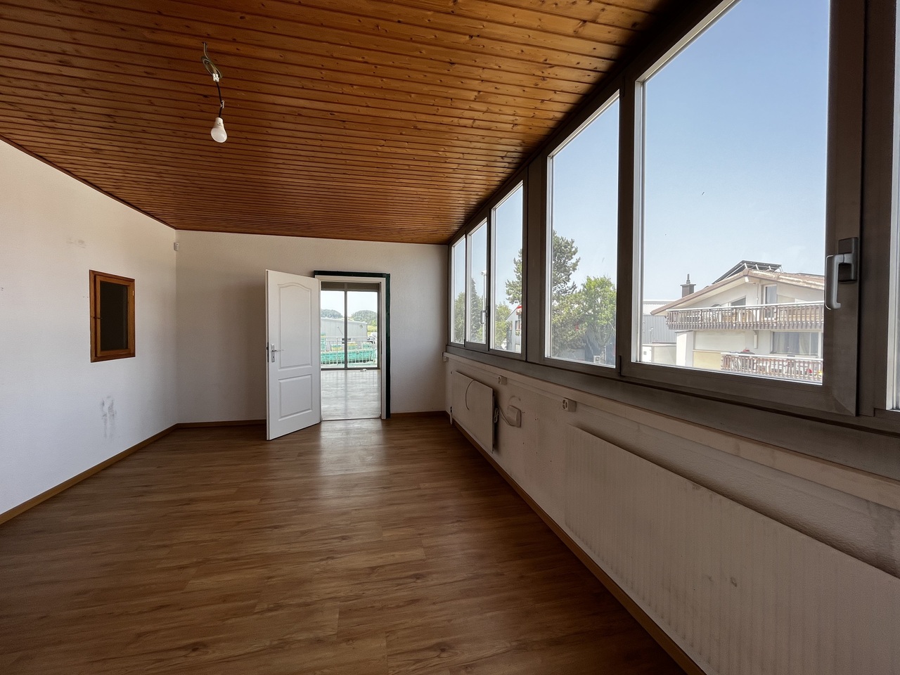 285m² workshop, photo 3 of 8