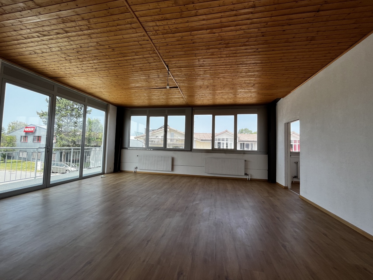 285m² workshop, photo 6 of 8