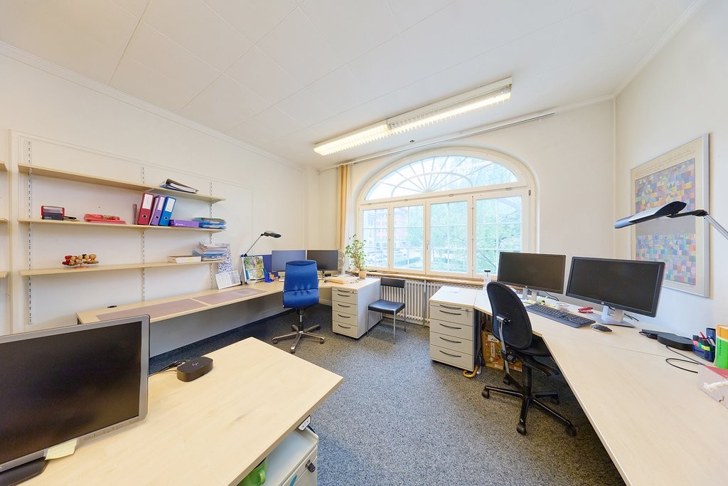 211m² office