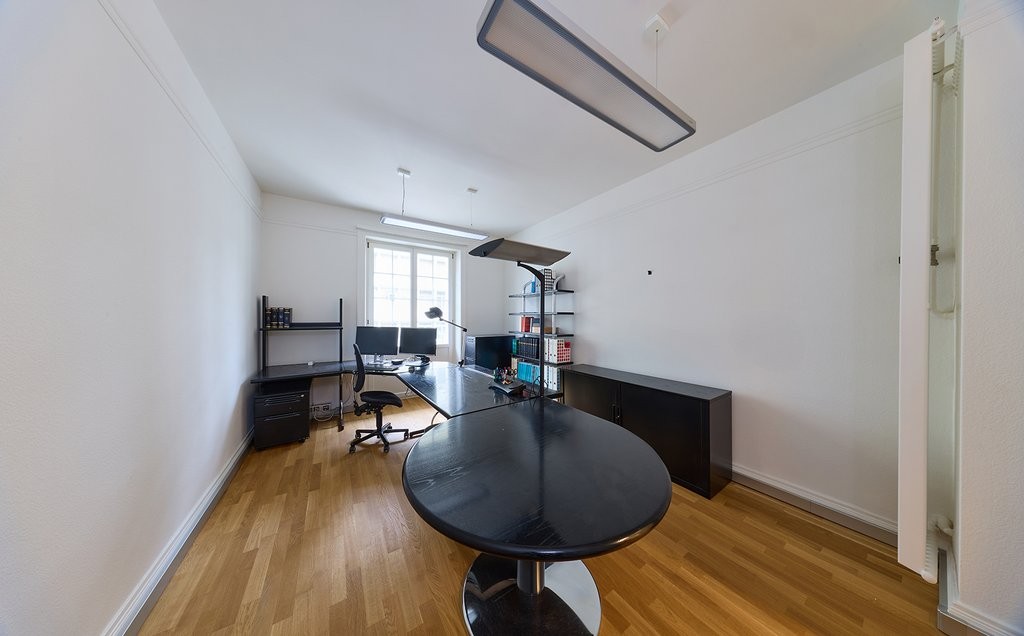 211m² office