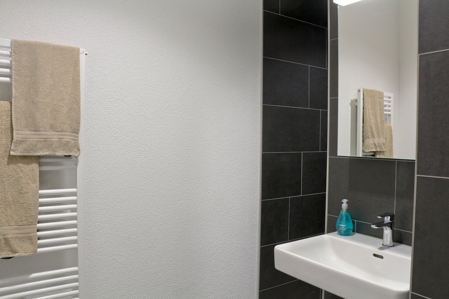 Chambre dans un appartement partagé
