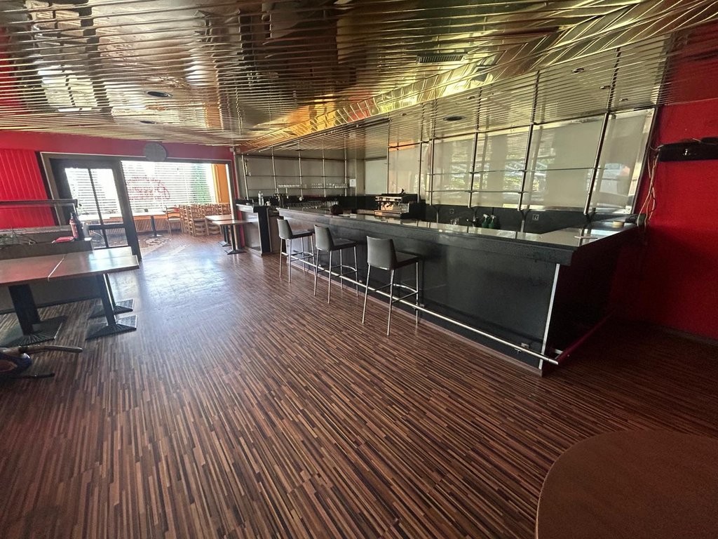 170m² restaurant, photo 1 of 9