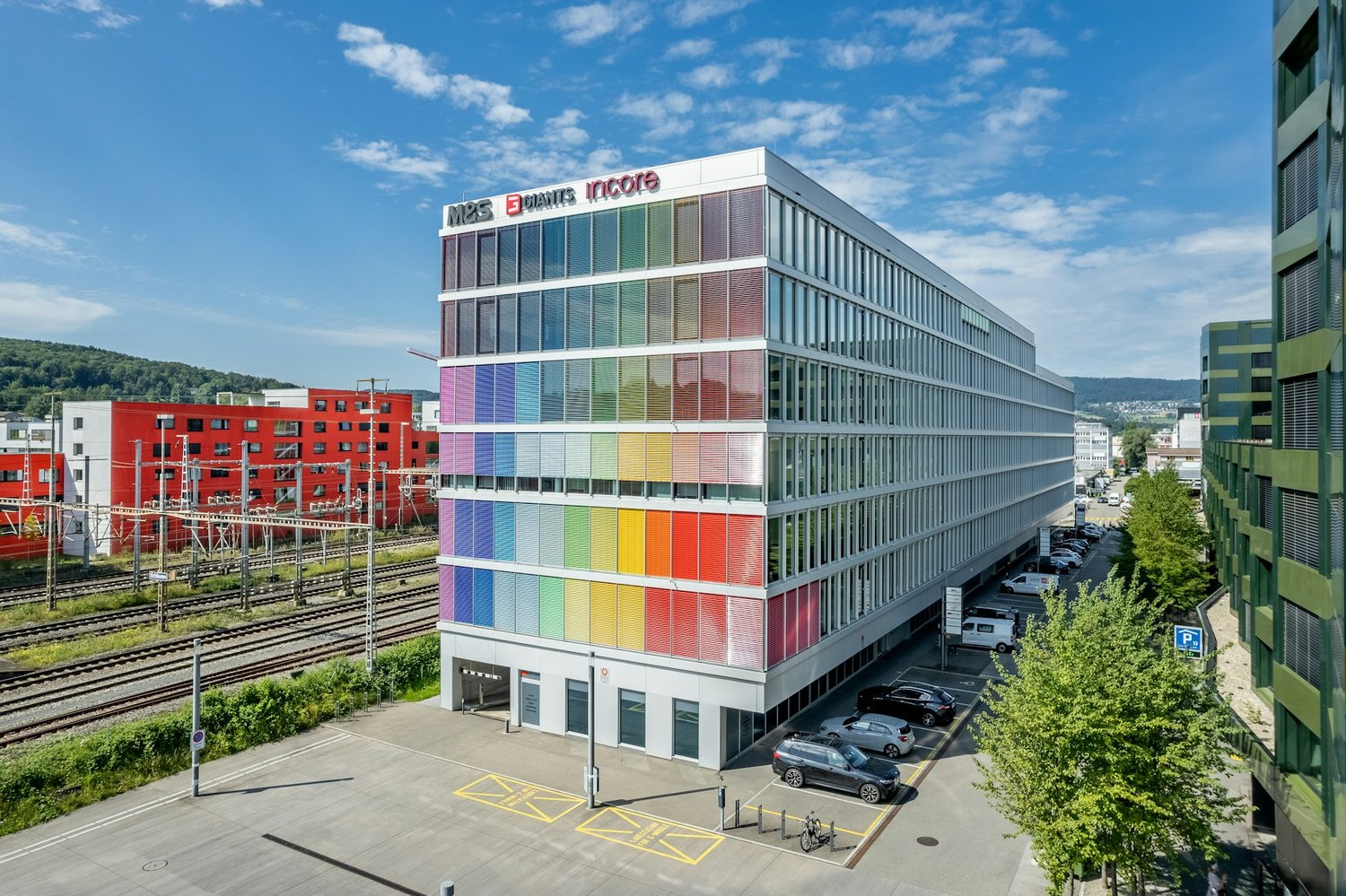 703m² office