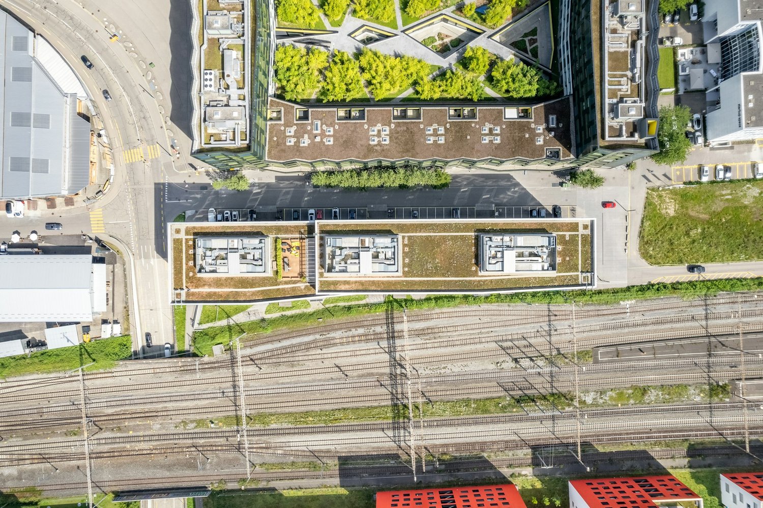 703m² office