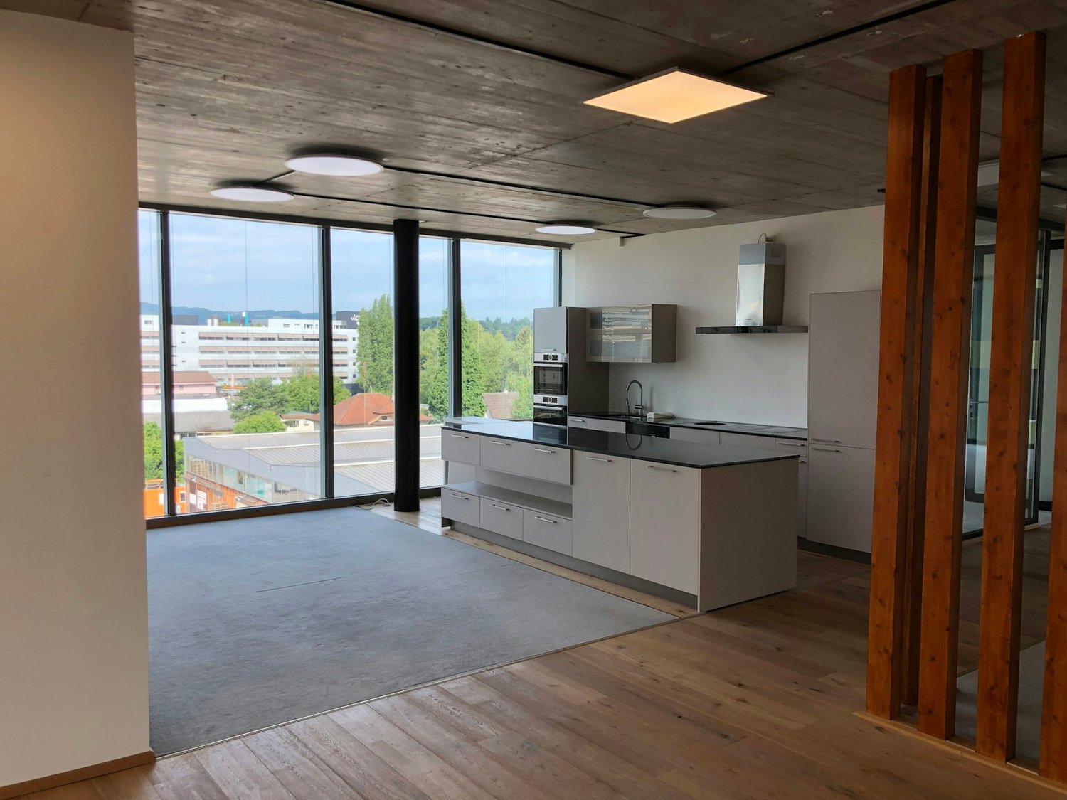 703m² office