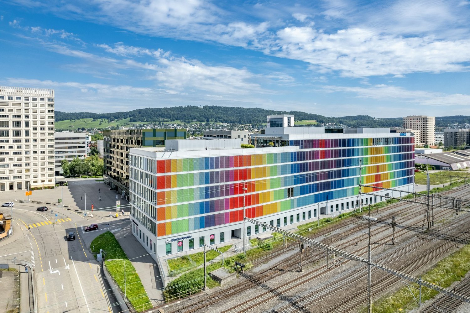 703m² office