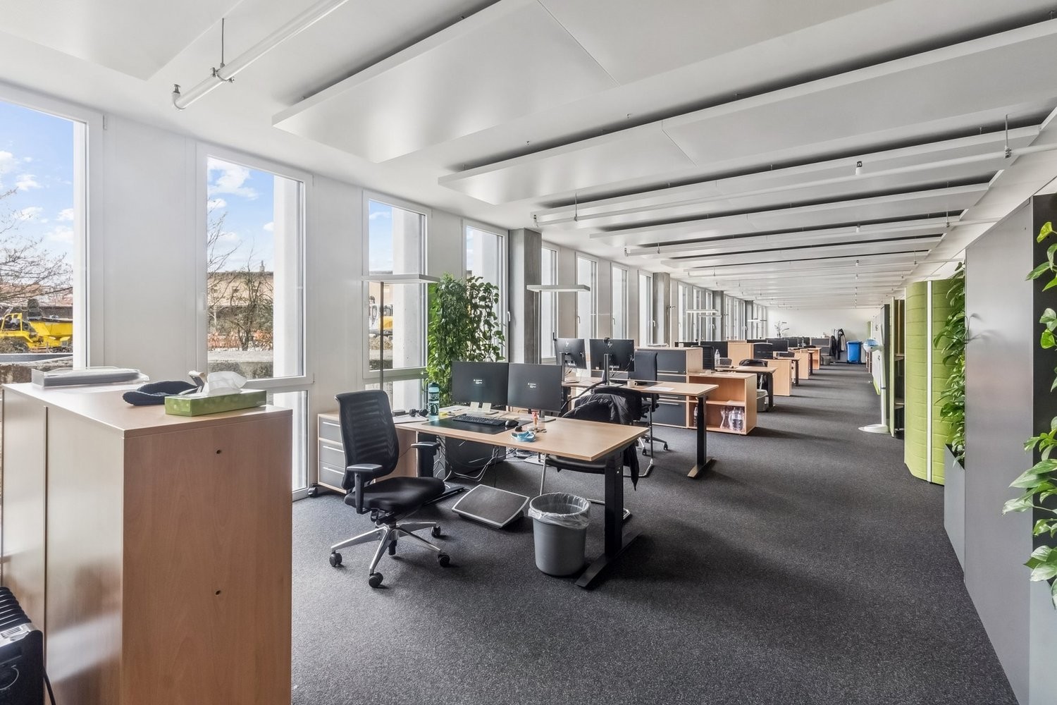 348m² office