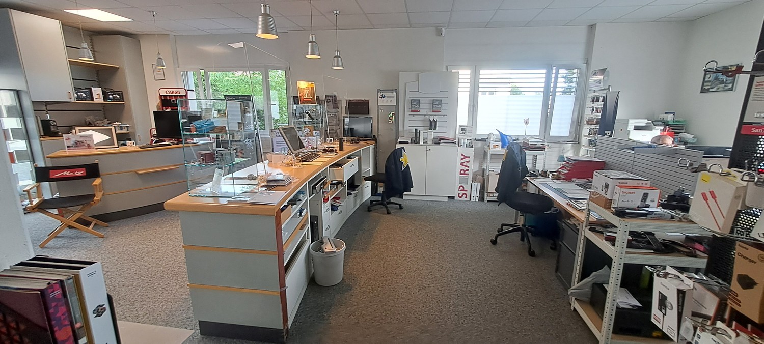 190m² shop