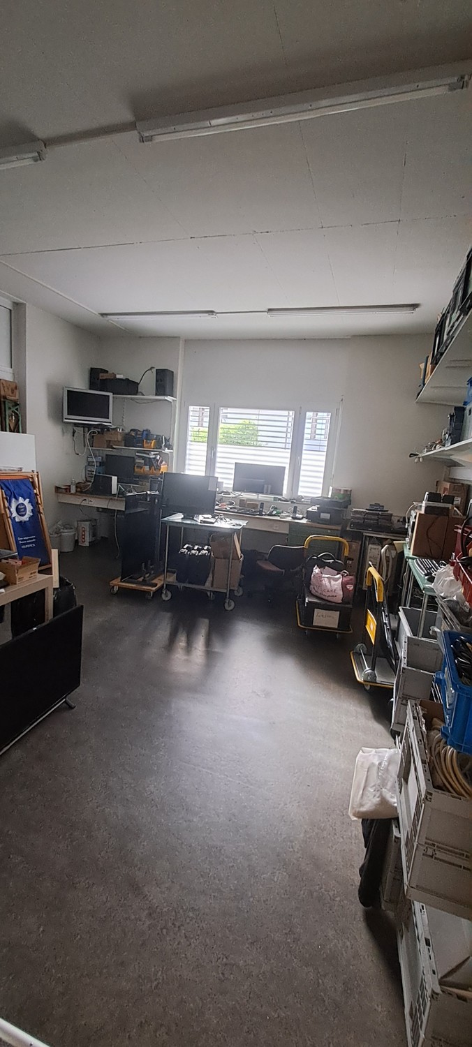 190m² shop