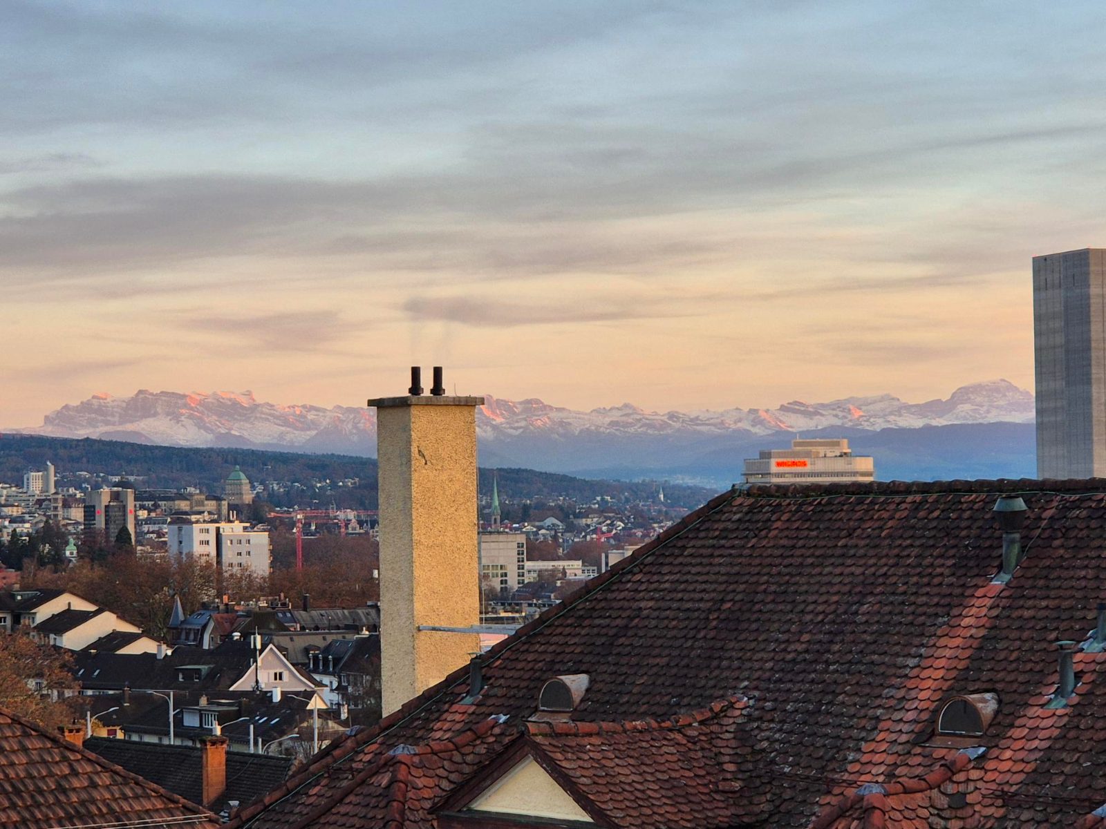 Bright attic atelier / studio with Alpine view in Zürich, photo 5 of 5