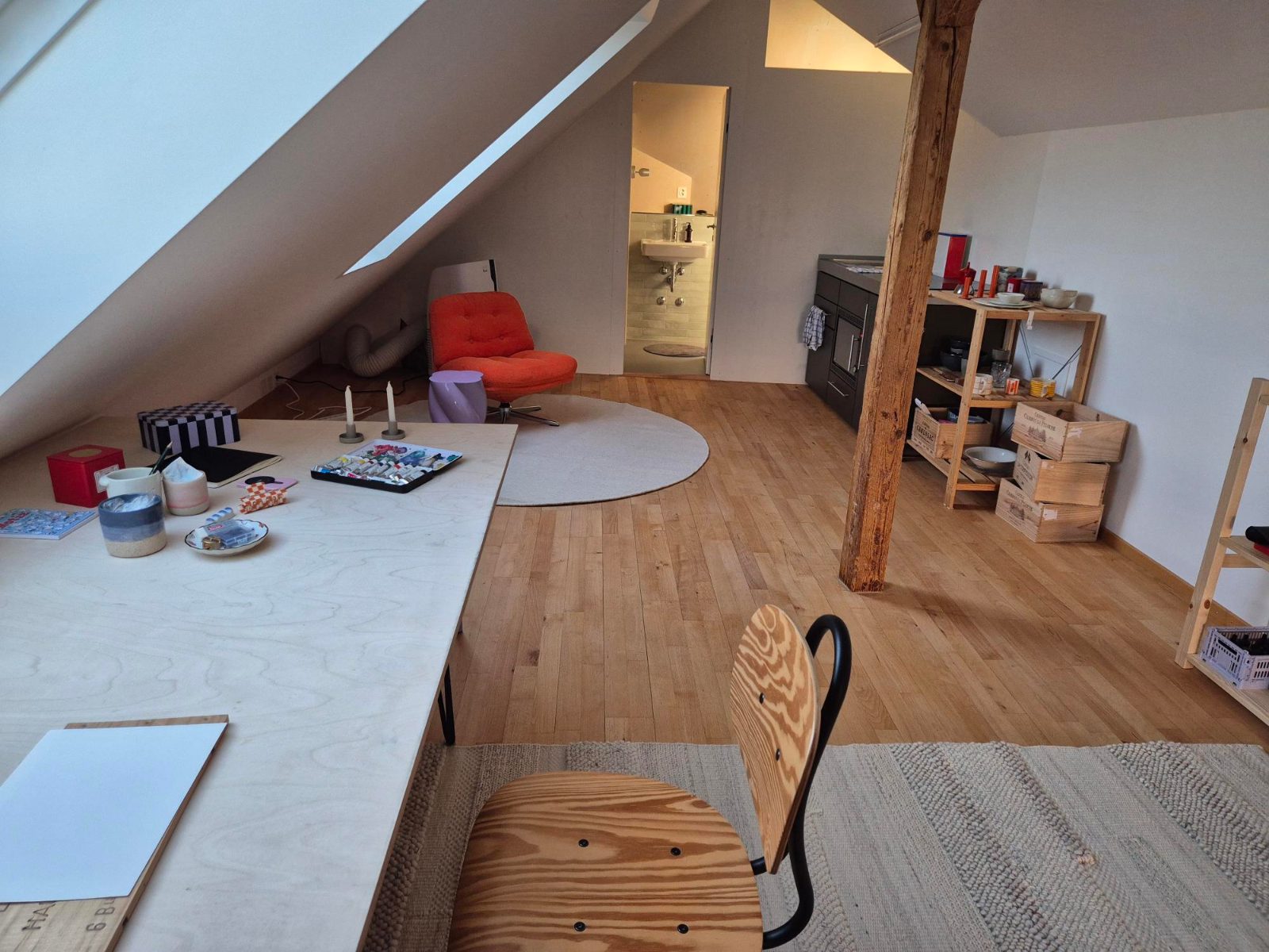 Bright attic atelier / studio with Alpine view in Zürich, photo 2 of 5