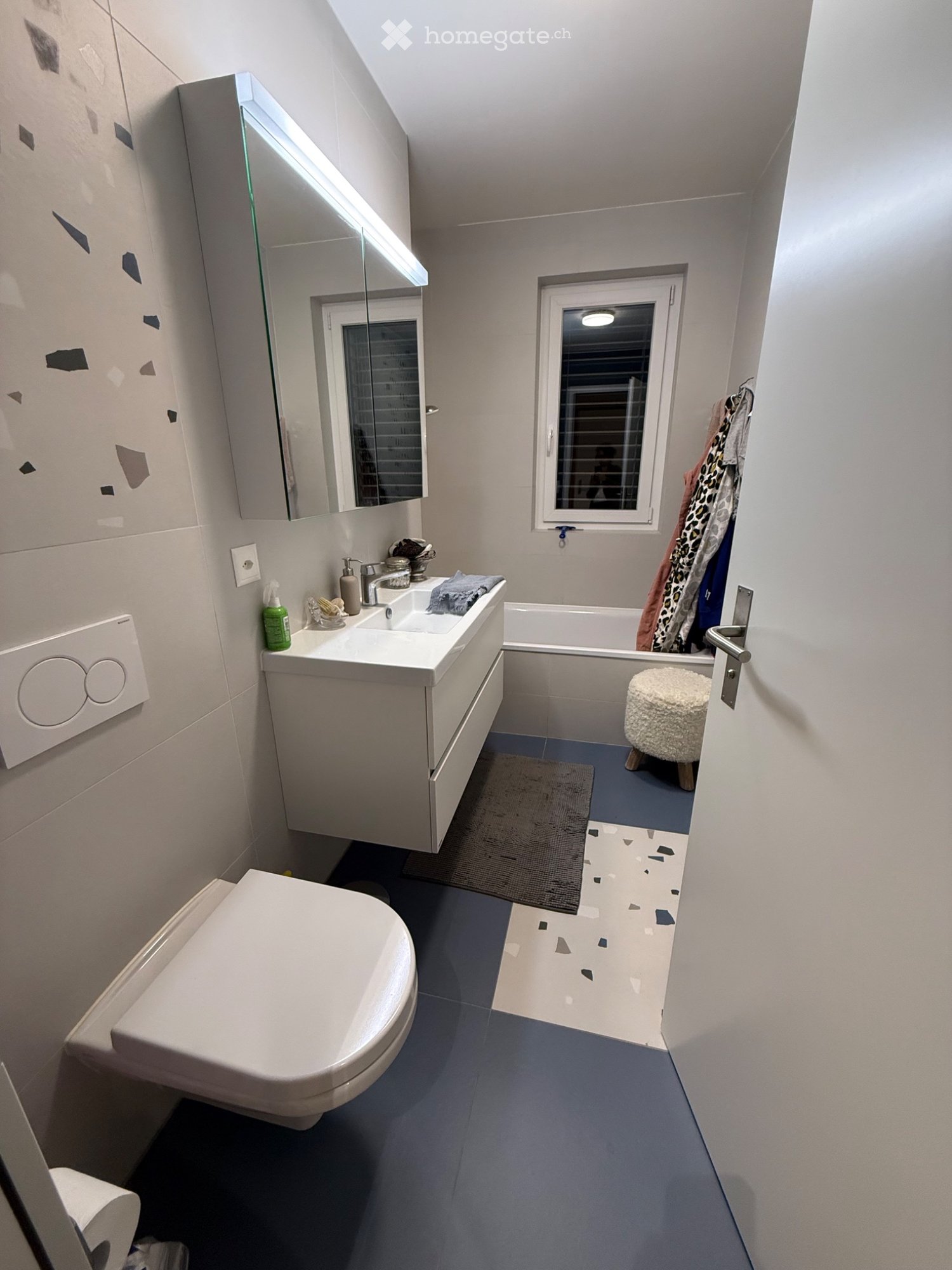 5 rooms apartment
