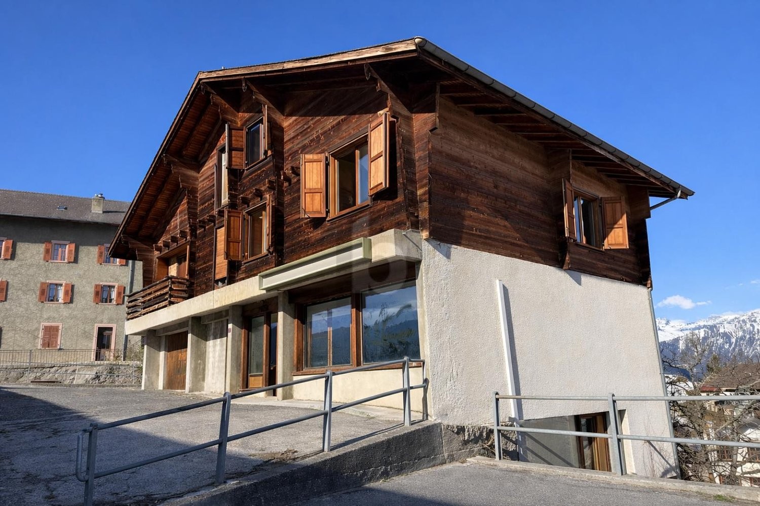 12 rooms chalet, photo 1 of 2