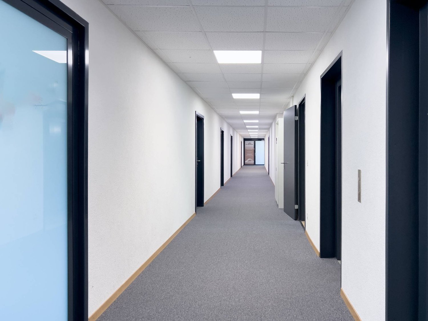 400m² office