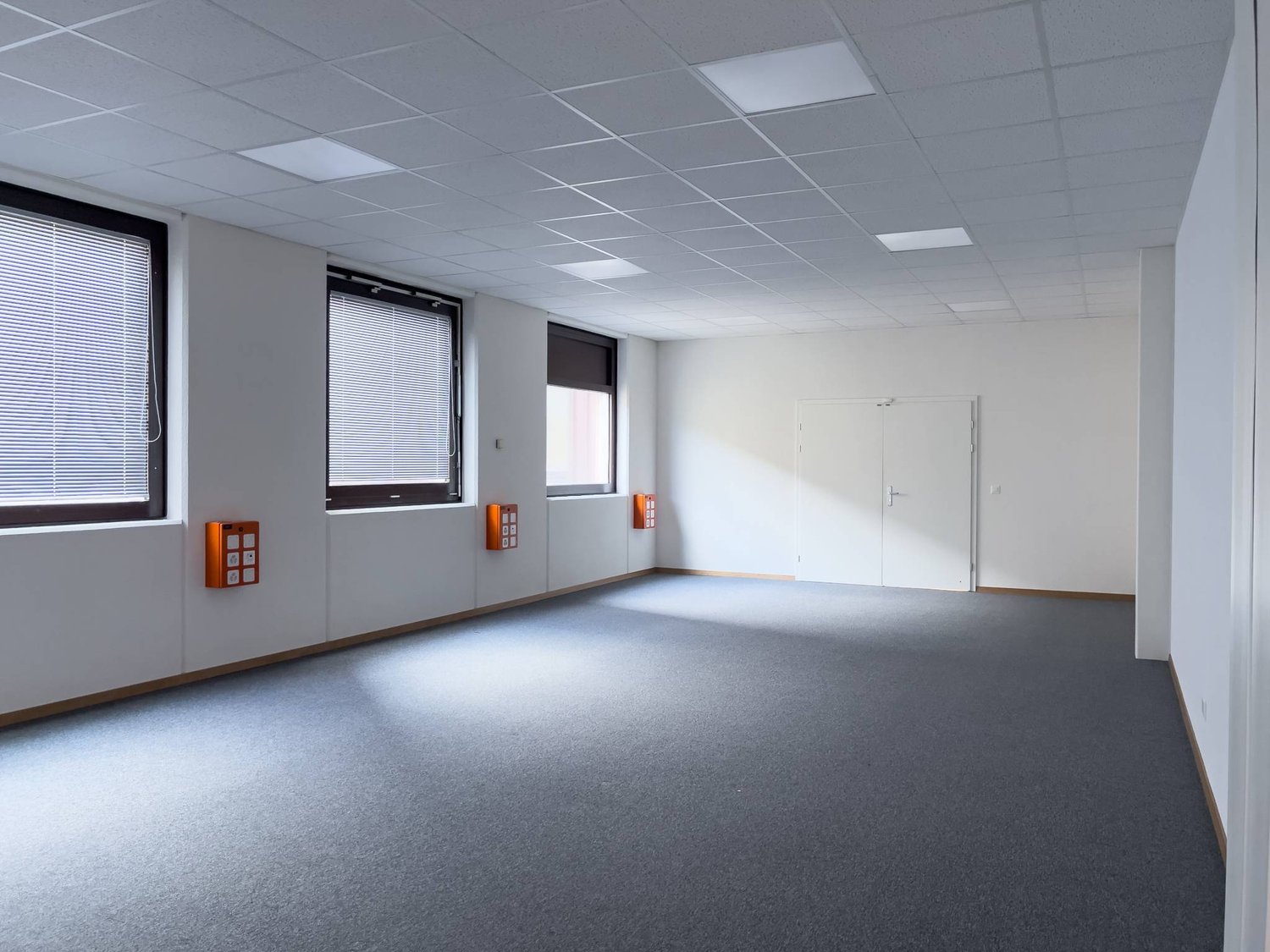 400m² office