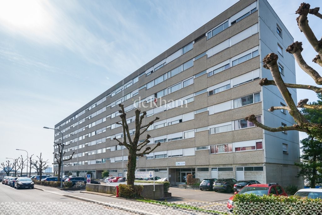 551m² office, photo 1 of 10