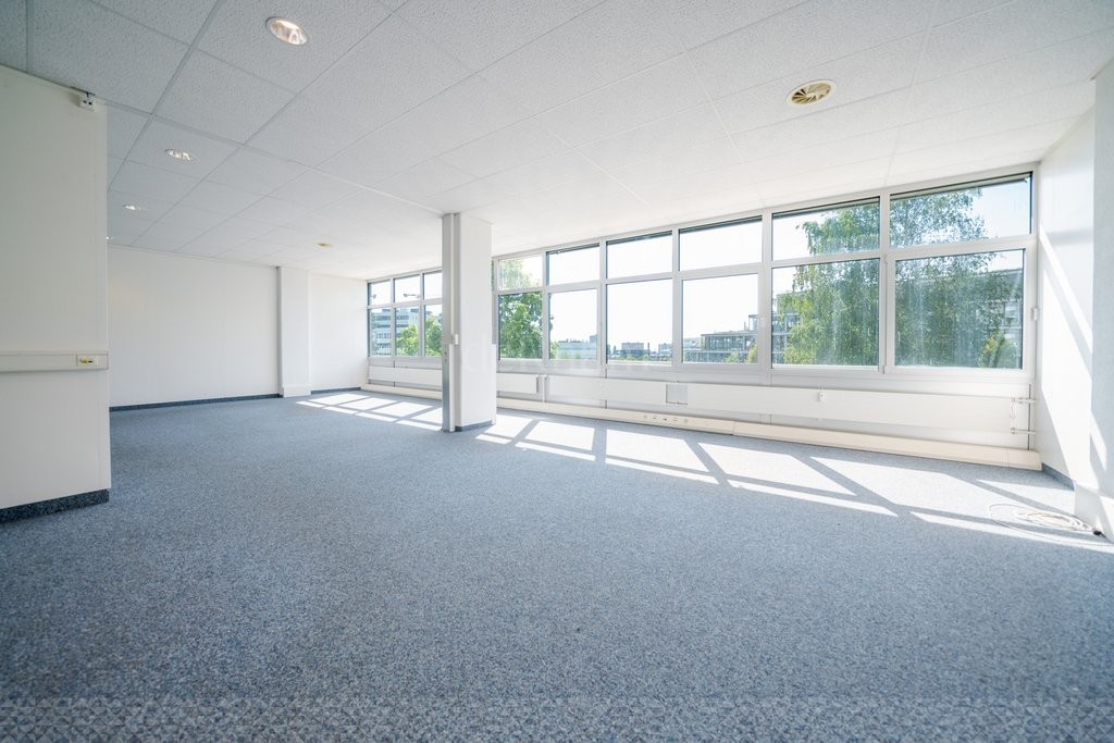 551m² office, photo 2 of 10
