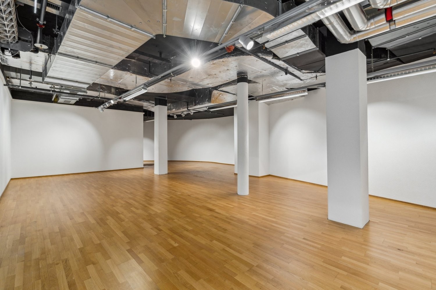 99m² shop