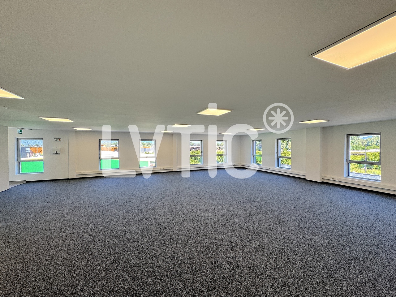 166m² office, photo 1 of 6