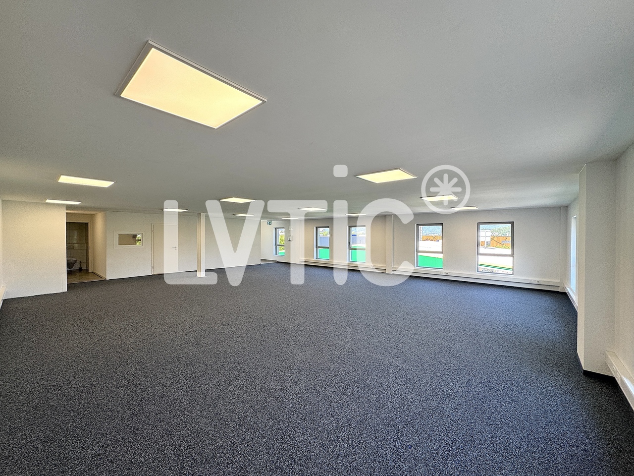 166m² office, photo 3 of 6