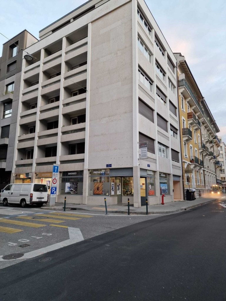 123m² arcade