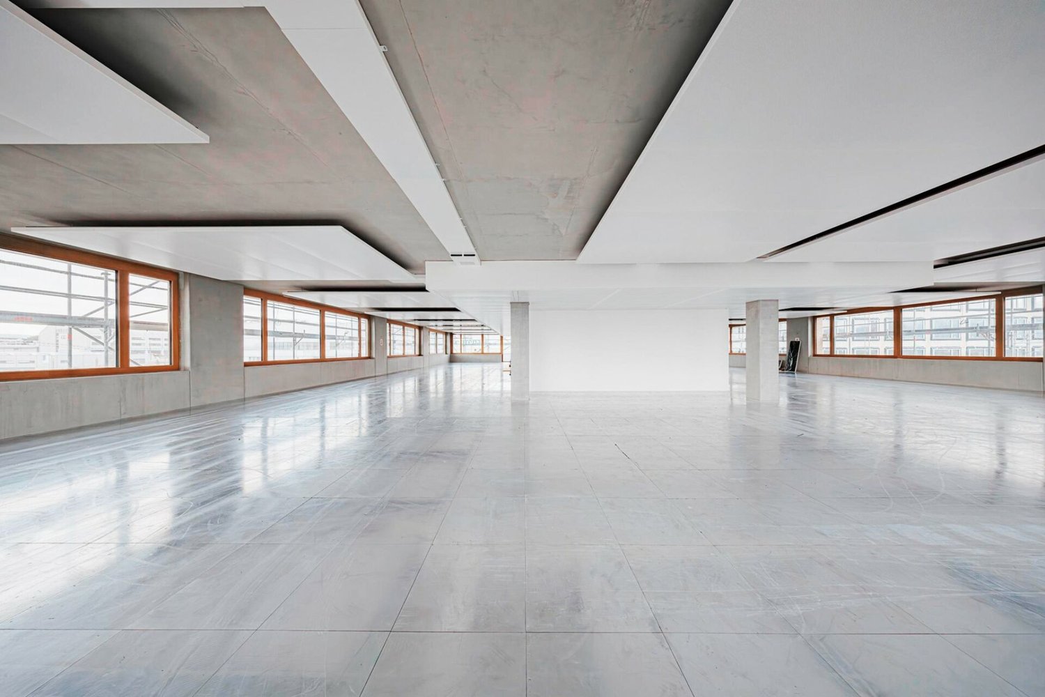 923m² practice, photo 1 of 9