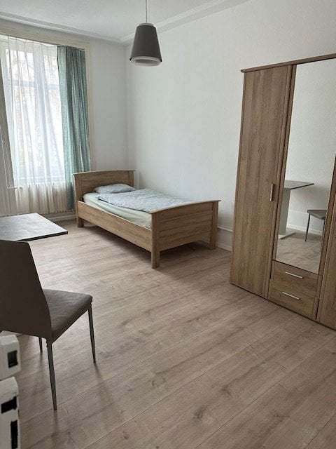 1 room single room, photo 3 of 4
