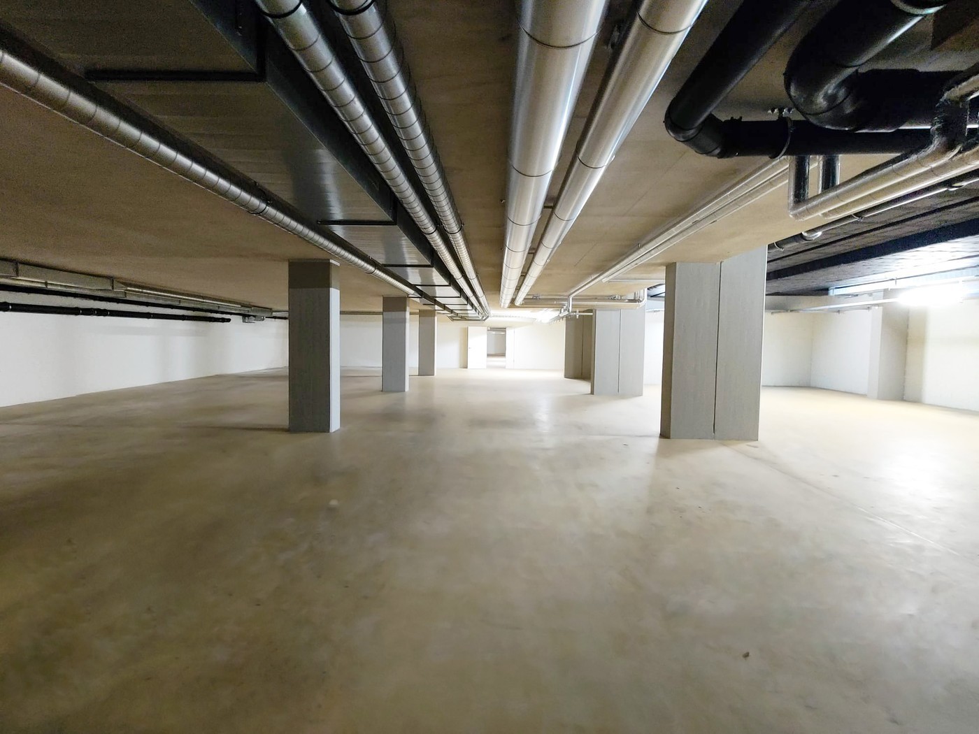 585-585m² cellar compartment, photo 2 of 10