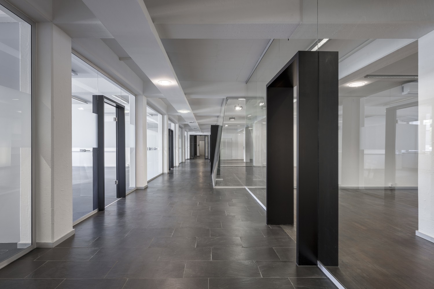 863m² commercial, photo 2 of 10