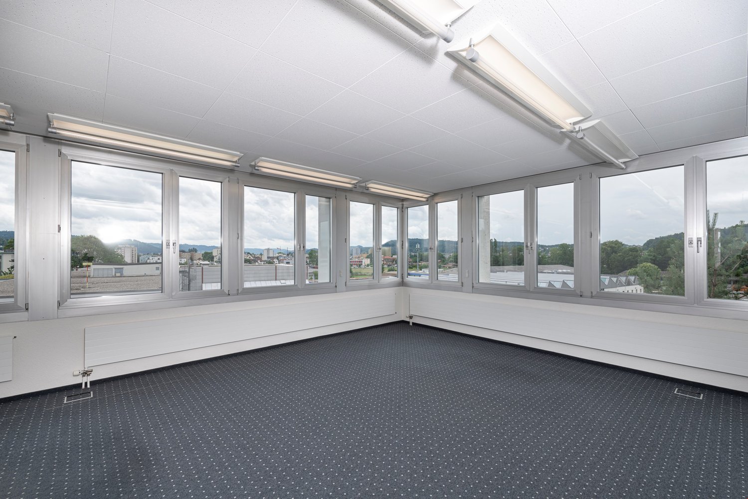 447m² office