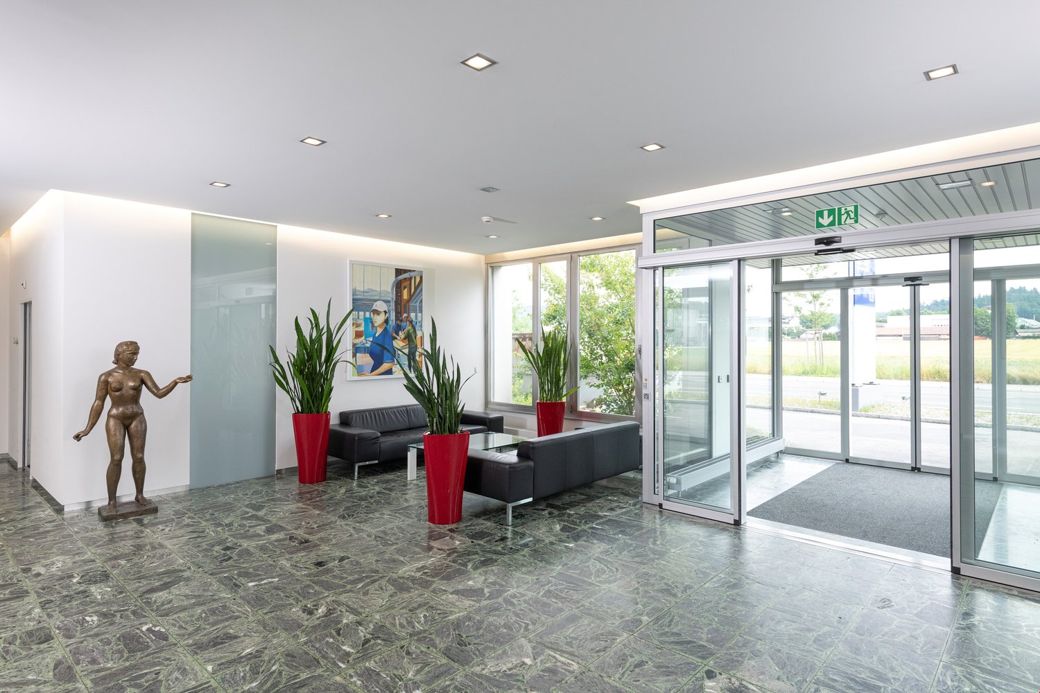 447m² office