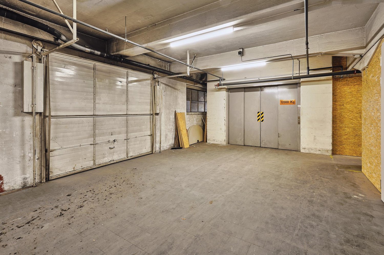 584m² commerciale
