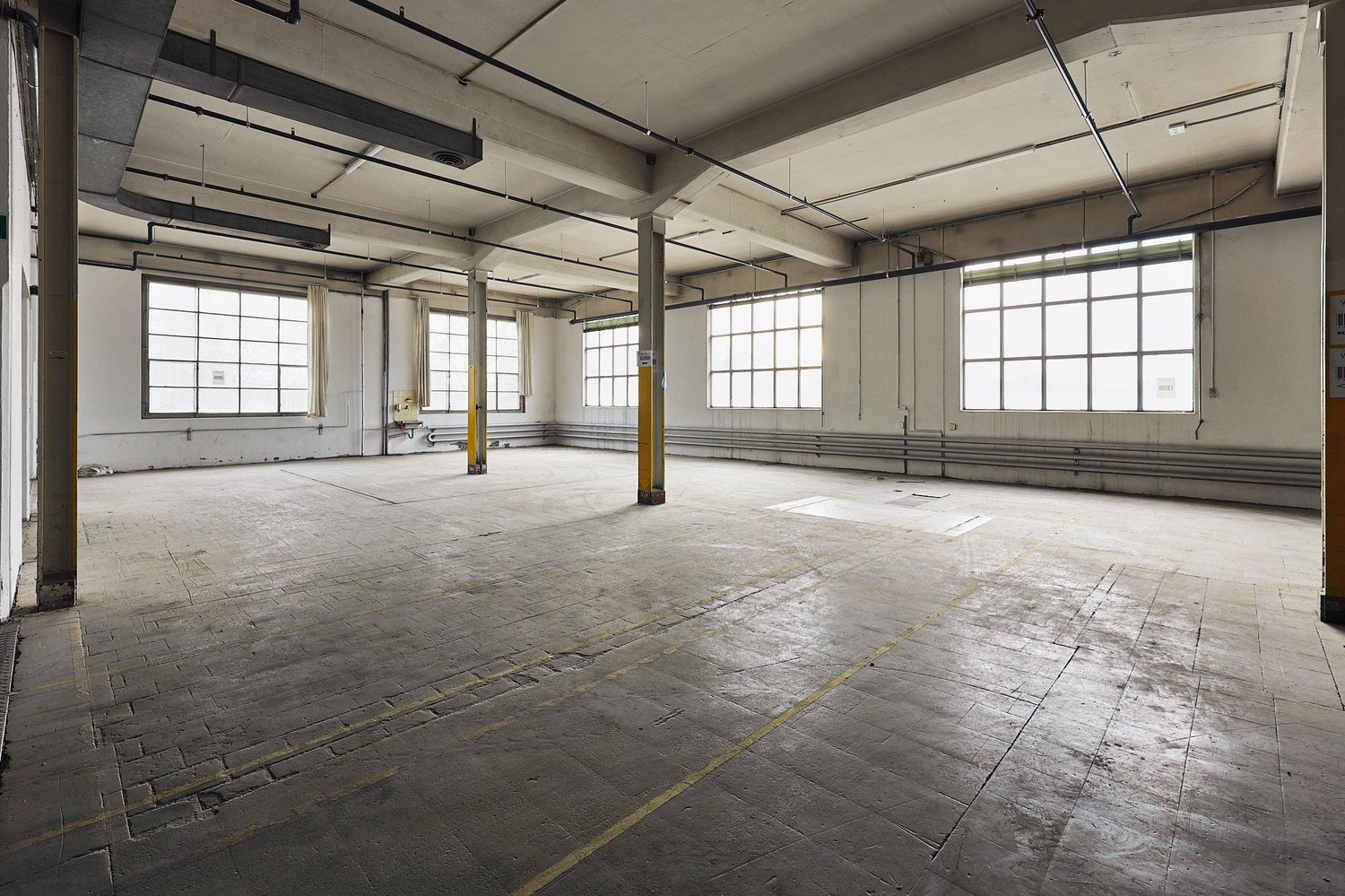 584m² commerciale