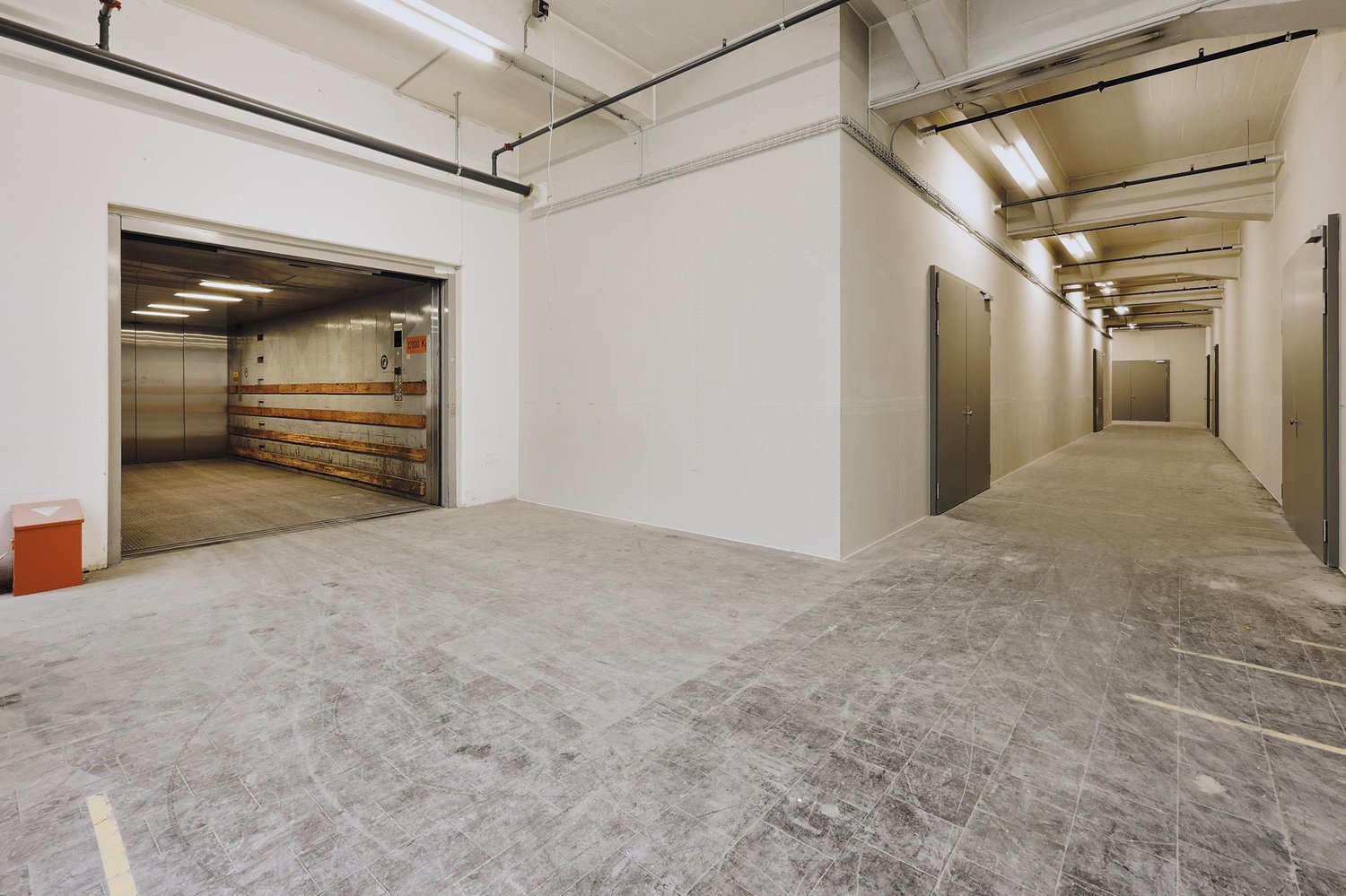 584m² commerciale