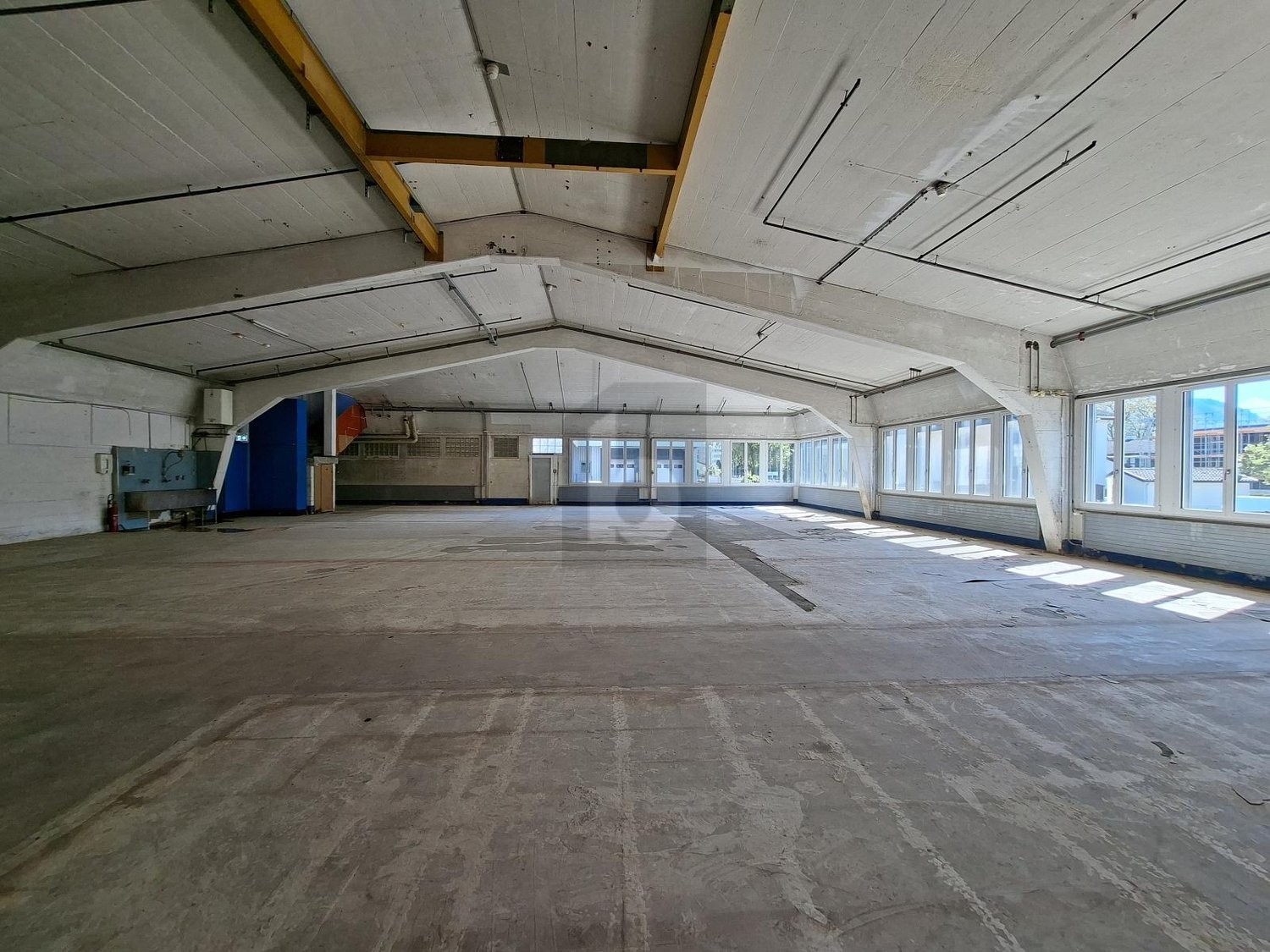 1140m² industrial object, photo 2 of 4