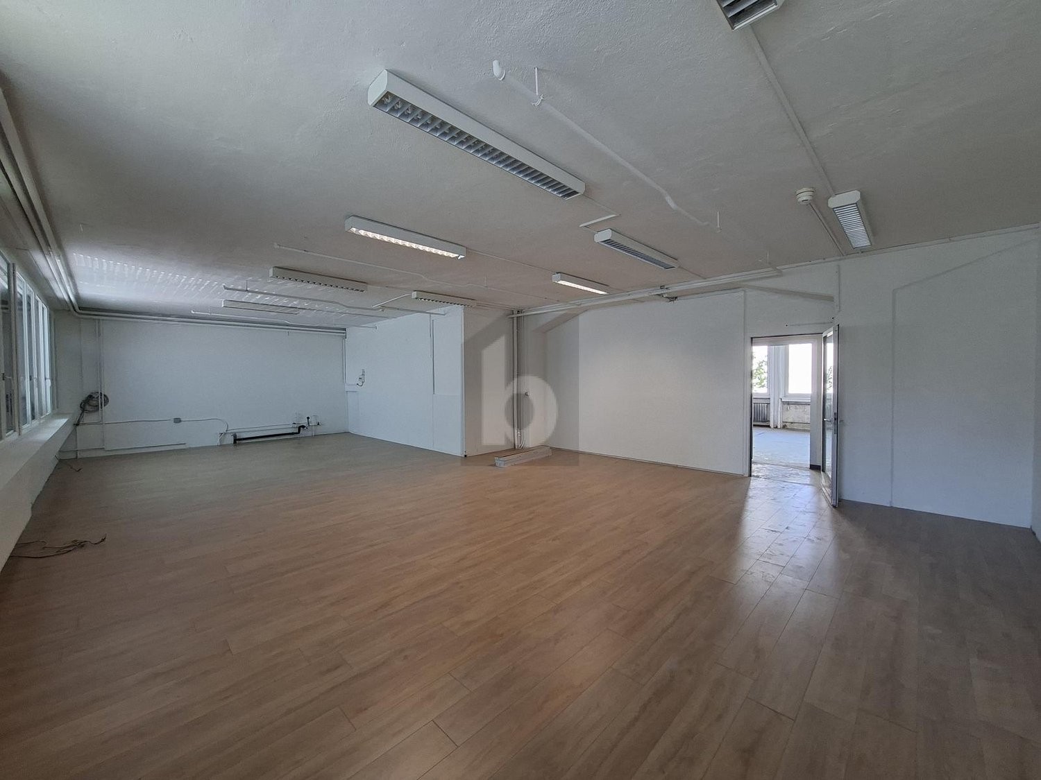 1140m² industrial object, photo 1 of 4