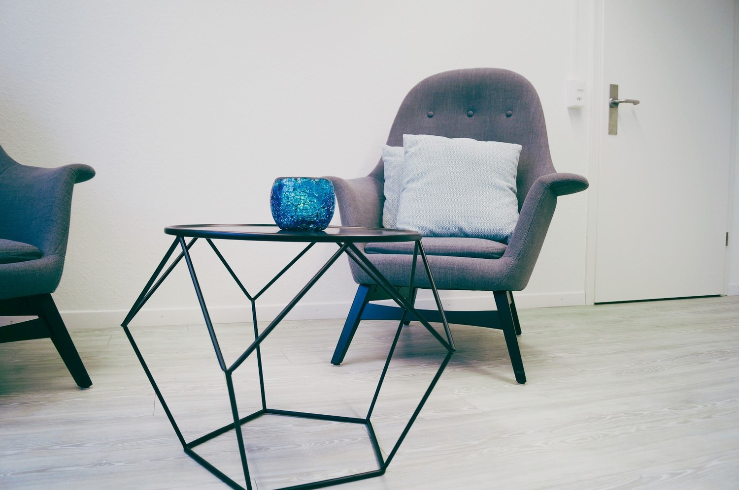 18m² commercial

Professionally furnished consultation rooms in Zürich-Altstetten – flexible, modern and cost-efficient.  
Ideal for self-employed professionals from consulting, coaching or psychology.  
  
Do you work in the field of consulting, coaching or psychology and are looking for a professi, photo 3 of 6
