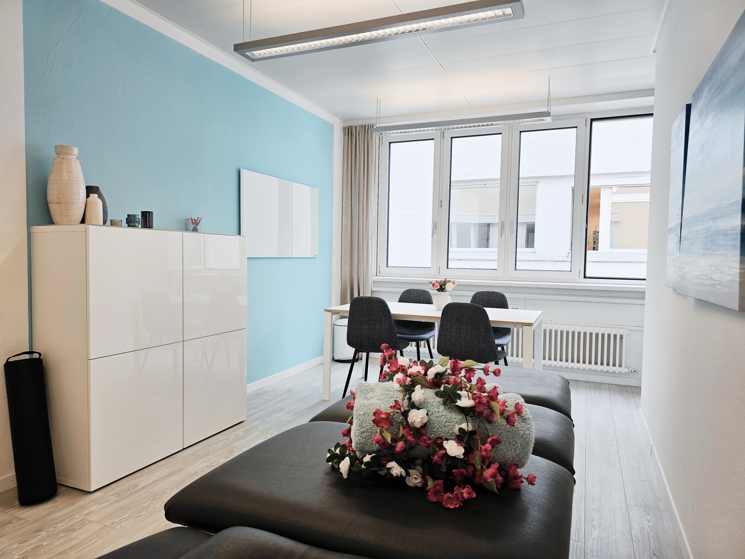 18m² commercial

Professionally furnished consultation rooms in Zürich-Altstetten – flexible, modern and cost-efficient.  
Ideal for self-employed professionals from consulting, coaching or psychology.  
  
Do you work in the field of consulting, coaching or psychology and are looking for a professi, photo 6 of 6