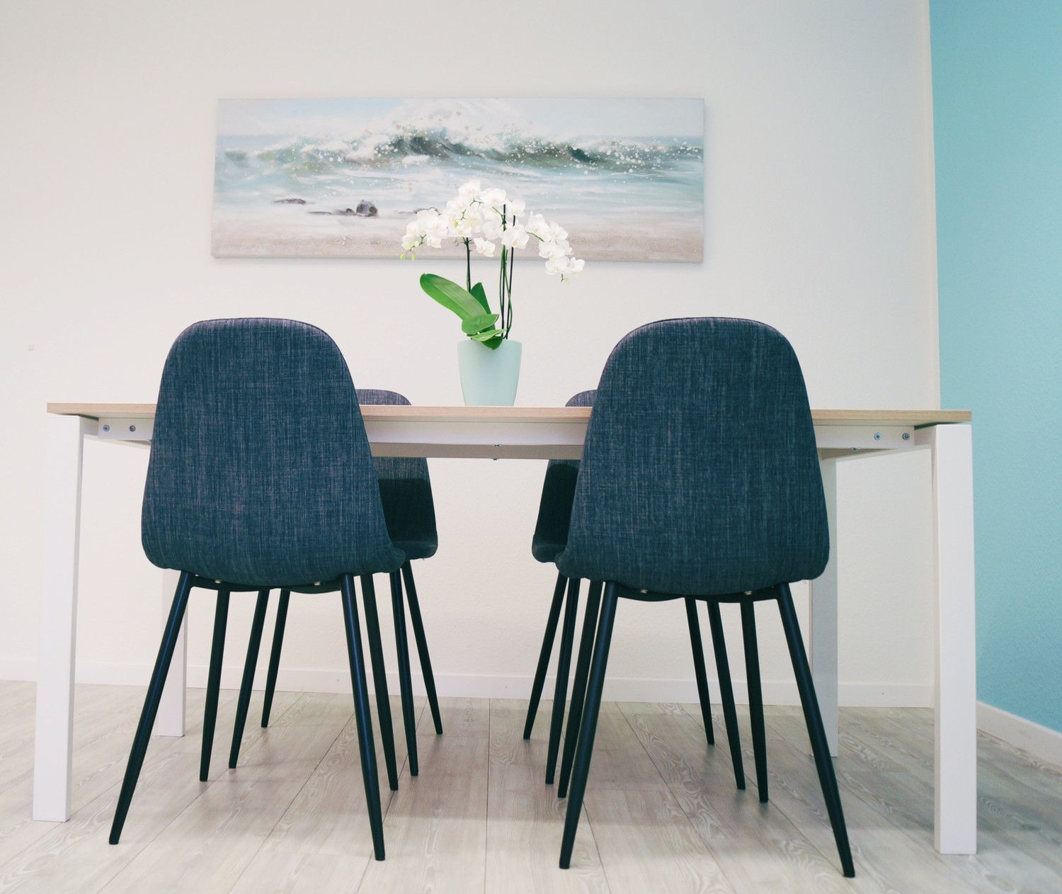 18m² commercial

Professionally furnished consultation rooms in Zürich-Altstetten – flexible, modern and cost-efficient.  
Ideal for self-employed professionals from consulting, coaching or psychology.  
  
Do you work in the field of consulting, coaching or psychology and are looking for a professi, photo 2 of 6