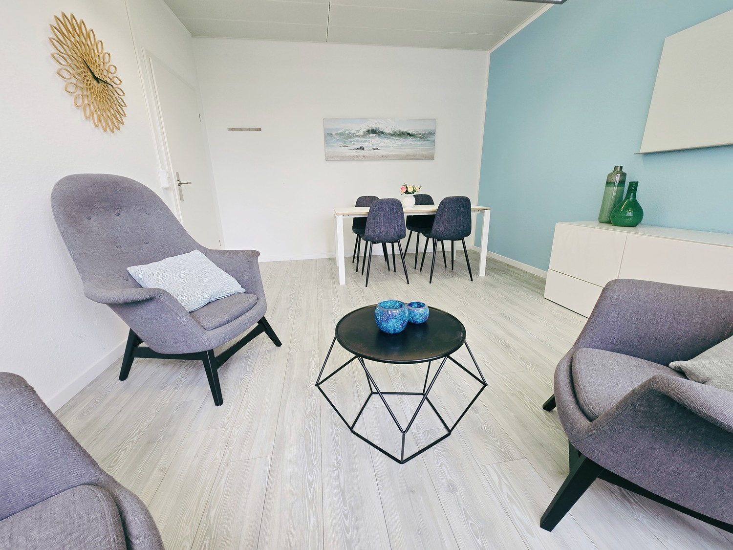 18m² commercial

Professionally furnished consultation rooms in Zürich-Altstetten – flexible, modern and cost-efficient.  
Ideal for self-employed professionals from consulting, coaching or psychology.  
  
Do you work in the field of consulting, coaching or psychology and are looking for a professi, photo 5 of 6