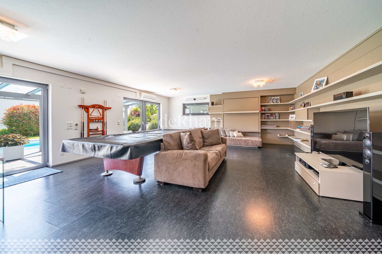 8 rooms single house