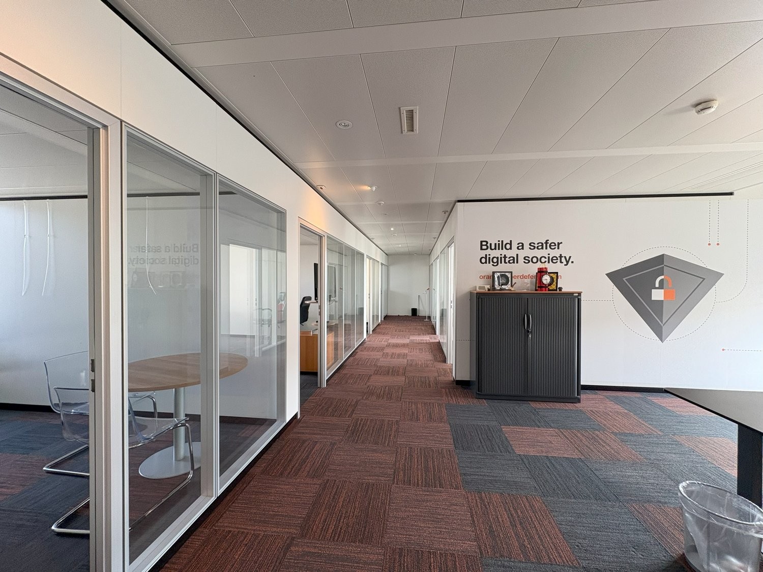 353m² office