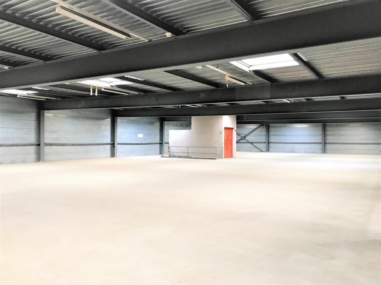 655m² storage room, photo 1 of 5