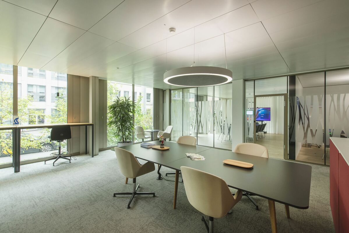 858m² office, photo 3 of 10