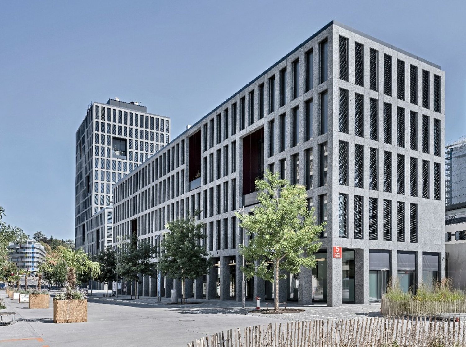 345m² commercial, photo 1 of 5