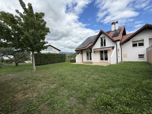 6 rooms row house, photo 1 of 10