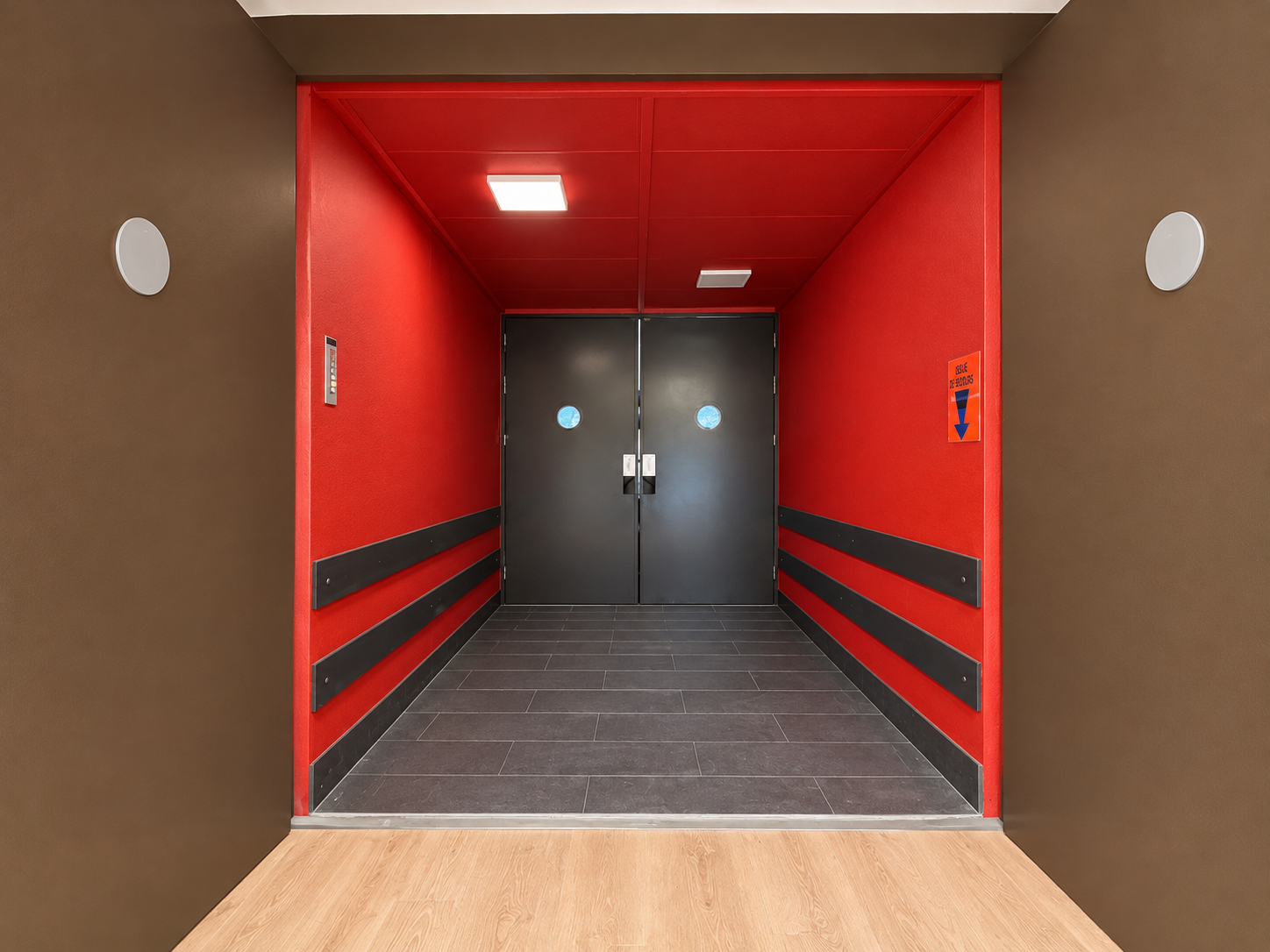 310m² office
